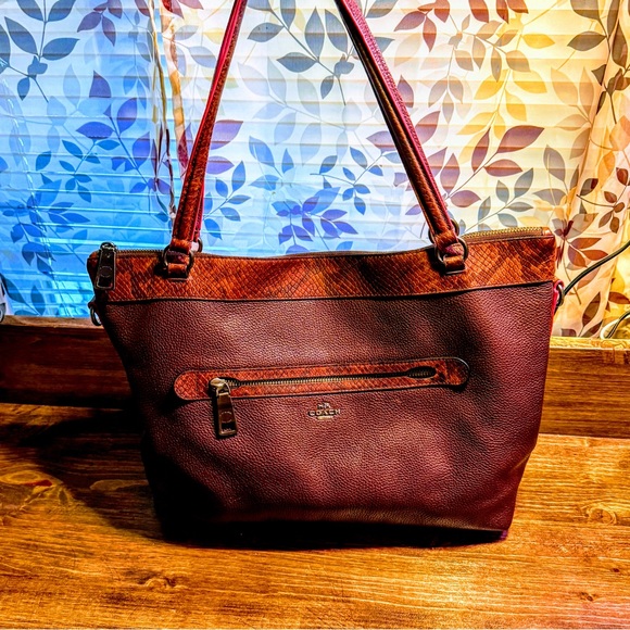 STUNNING ✨ Coach Embossed Leather Tote – Wine/Burgundy with Snake Print Trim ✨ - Picture 1 of 13